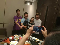 火鍋店慶生：吃上超愛的麻辣空間，卻被貼心的服務(wù)感動(dòng)到了！