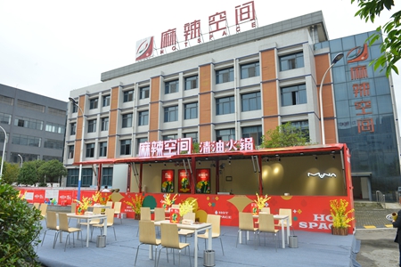 花樣美食團空降麻辣空間工廠開啟奇妙的油菜花之旅